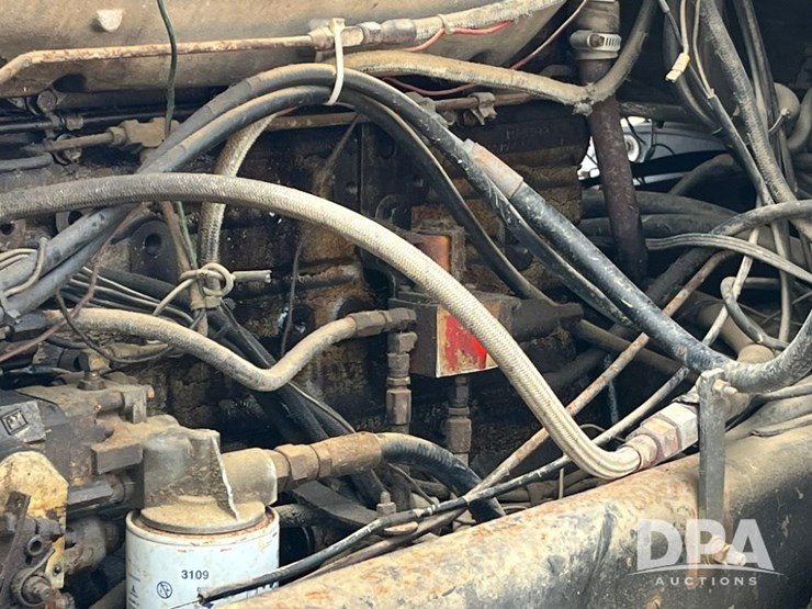1984-peterbilt-359-image-84
