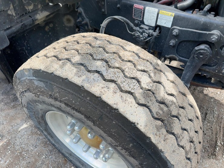 2017-mack-granite-gu713-image-15