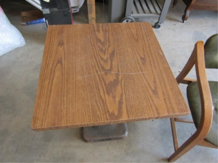 24x24x29.5-bar-table-&-retro-chair-image-8