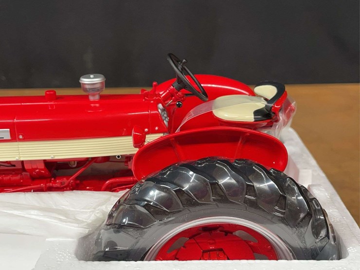 1/16-farmall-460-precision-nib-ertl-image-9