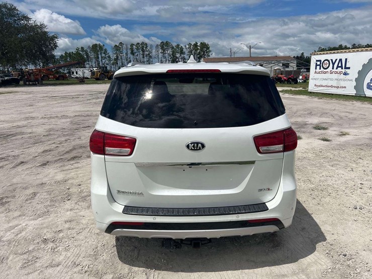 2015-kia-sedona-image-22
