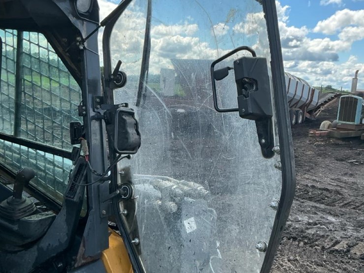 2014-deere-333e-image-38
