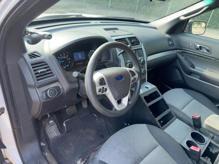 2013-ford-explorer-image-18