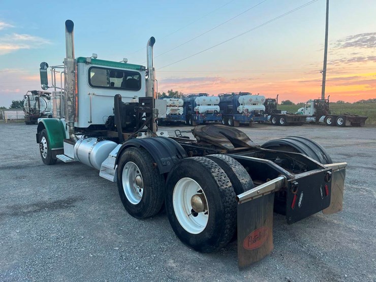 2012-peterbilt-388-image-4