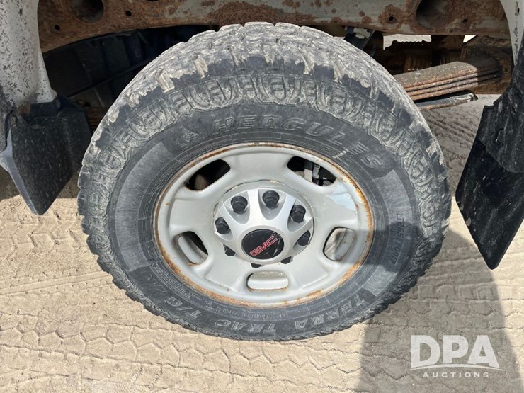 2015-gmc-2500-image-40