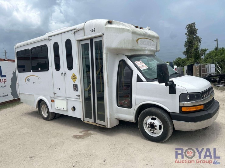 2015-chevrolet-express-4500-image-2