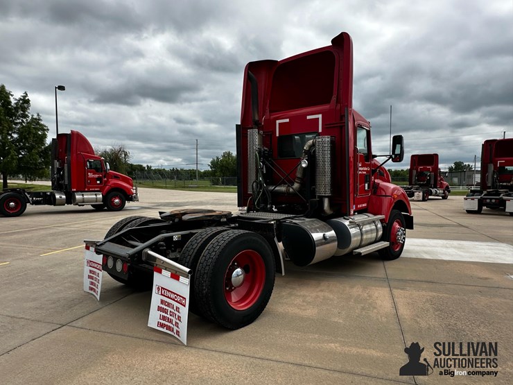 2013-kenworth-t440-image-5