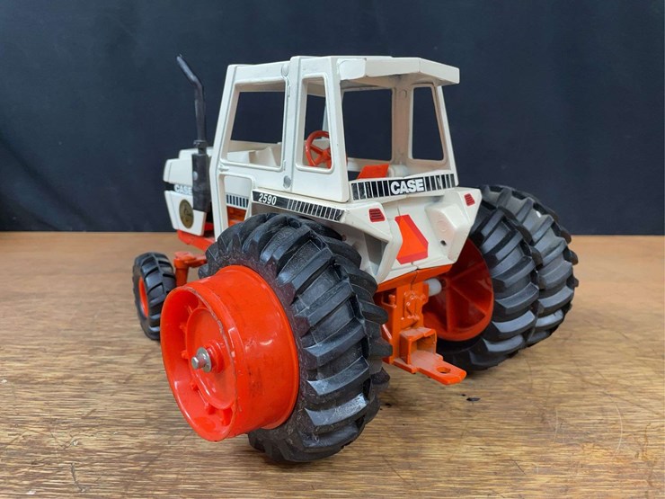 1/16-case-2590-1981-nfts-ertl-image-6