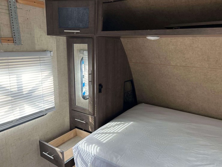 2016-forest-river-surveyor-285ikds-32ft-t/a-travel-trailer-image-12