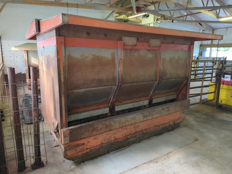 smidley-livestock-feeder-10'7"x5'x7'10"-image-2