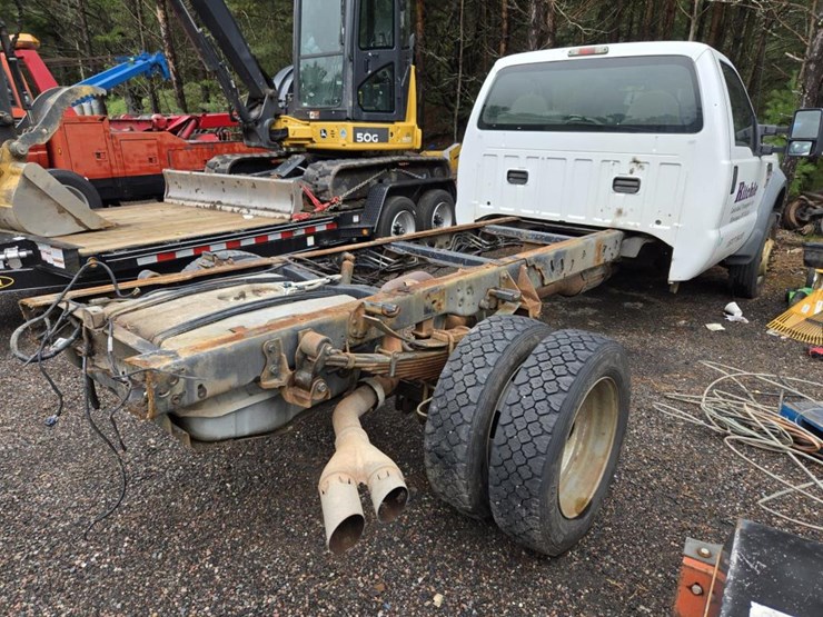 2010-ford-f550-image-5