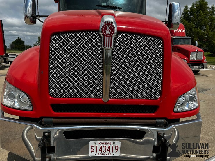 2015-kenworth-t440-image-11