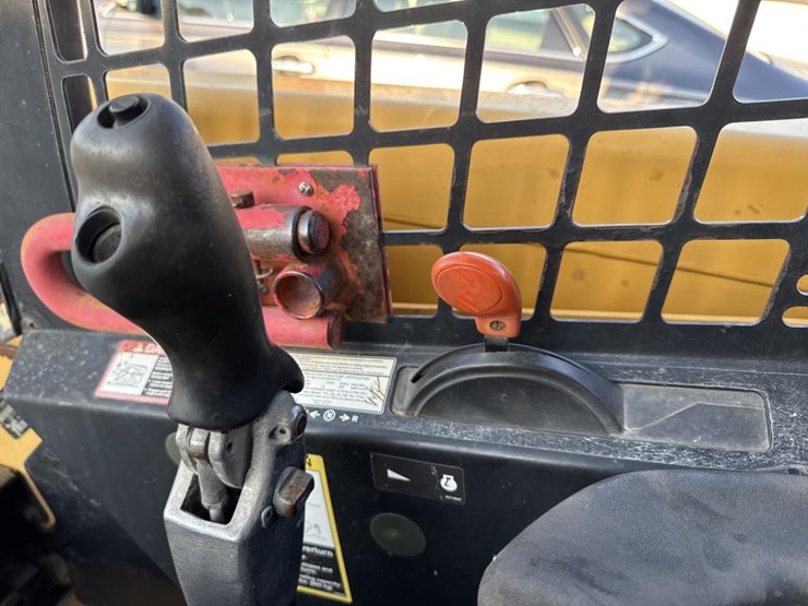 2008-deere-320-image-41