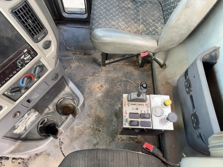 2017-mack-granite-gu713-image-33