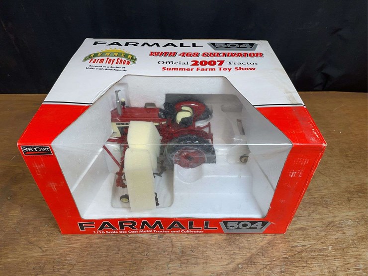 1/16-farmall-504-w/cultivator-2007-sfts-nib-sc-image-3