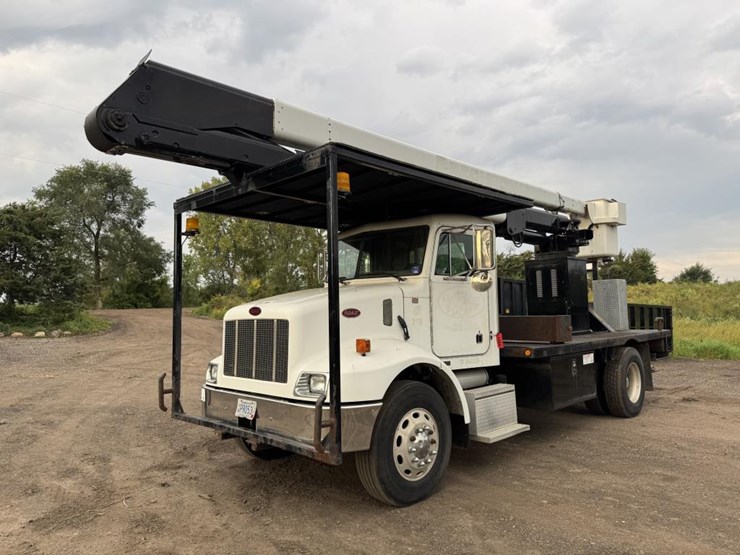 2003-peterbilt-330-image-1