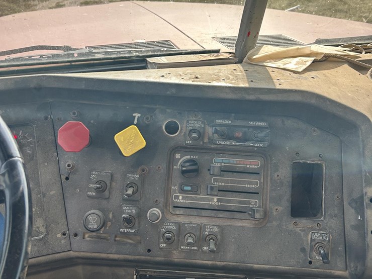 1994-white/gmc-wg64t-image-28