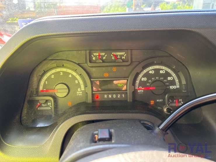 2011-ford-e350-image-15