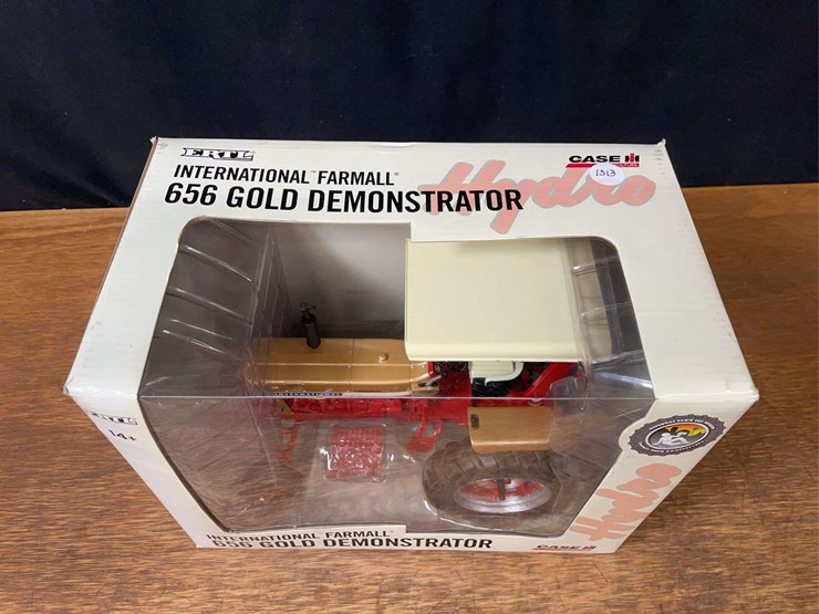 1/16-ih-656-gold-demonstrator-2011-nftm-nib-ertl-image-2