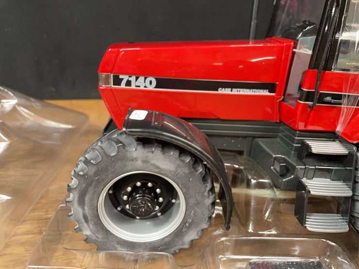 1/16-case-ih-magnum-7140-2012-ttt-nib-ertl-image-7