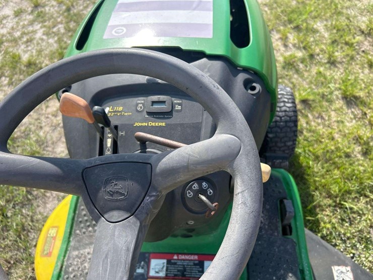 2005-john-deere-l118-image-11
