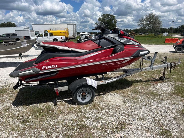 2023-yamaha-wave-runner-deluxe-with-s/a-aluminum-trailer-image-3