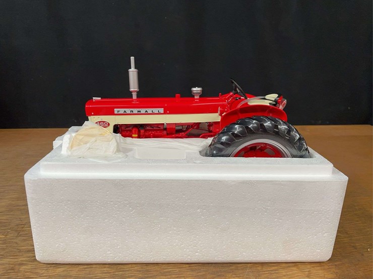 1/16-farmall-460-precision-nib-ertl-image-2