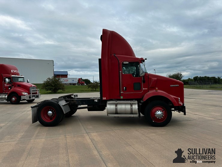 2010-kenworth-t800-image-4