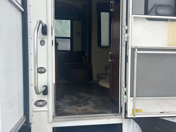 2012-dutchmen-voltage-v3950-42ft-5th-wheel-tri-axle-toy-hauler-travel-trailer-image-6