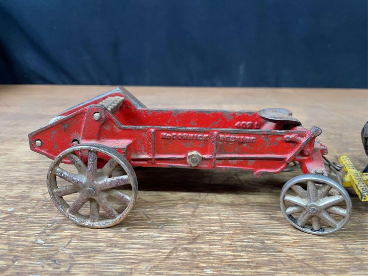 1/16-mccormick-deering-spreader-arcade-image-17