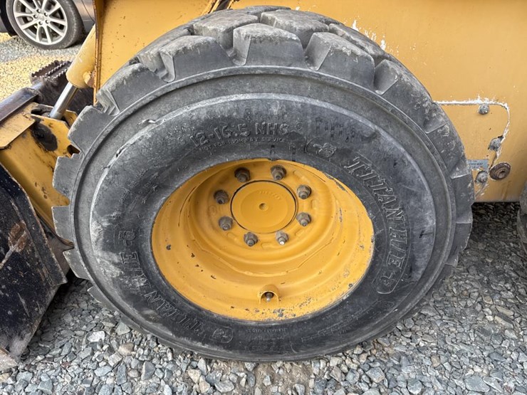 2008-deere-320-image-46