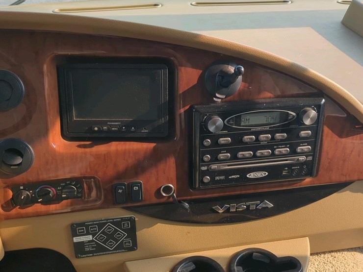 2012-winnebago-vista-class-a-motorhome,-2-slide-outs,-ford-v10-engine-image-12