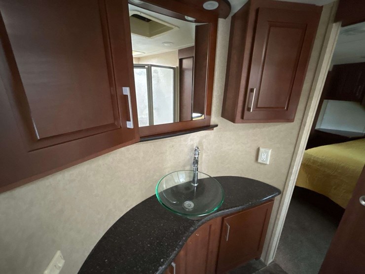 2012-dutchmen-voltage-v3950-42ft-5th-wheel-tri-axle-toy-hauler-travel-trailer-image-10