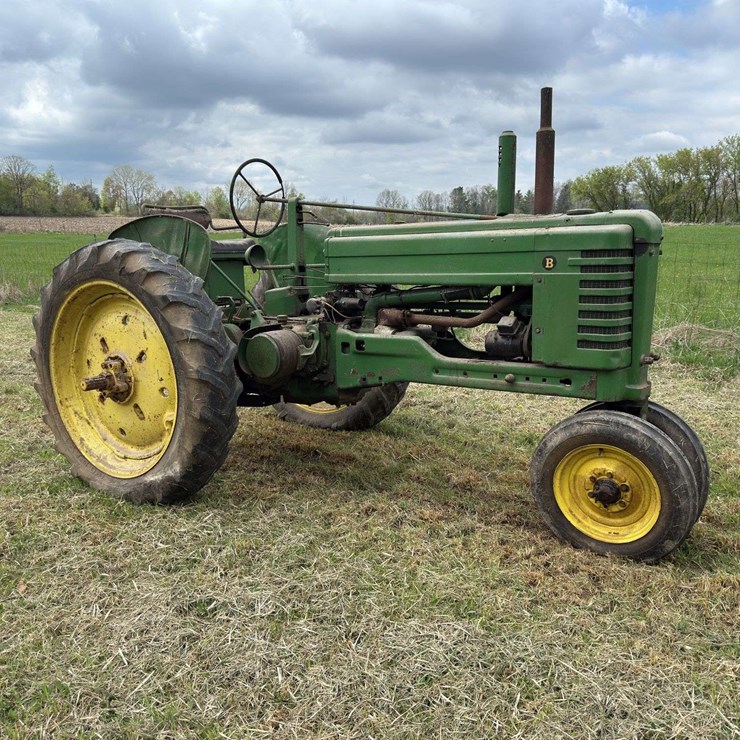 JOHN DEERE B