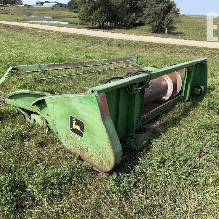 JOHN DEERE 213