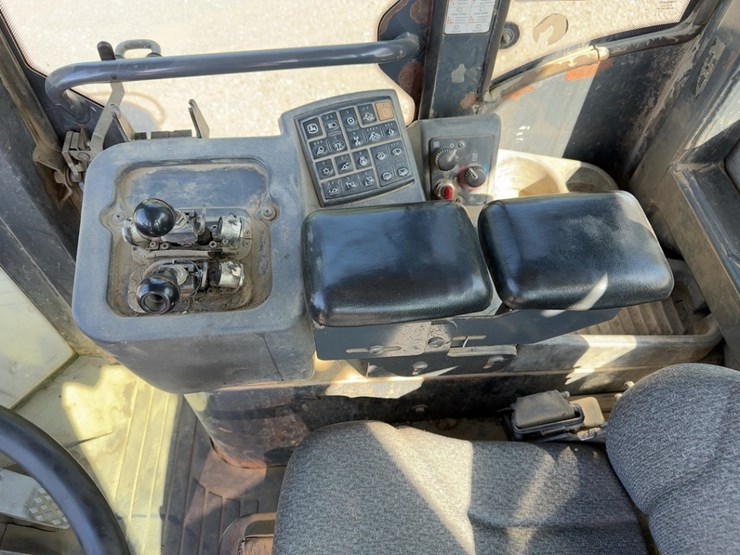2005-deere-644j-image-29