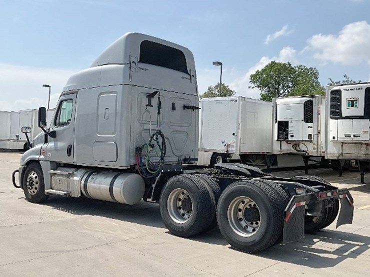 2020-freightliner-cascadia-125-image-2