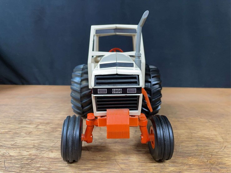 1/16-case-2590-collector-ertl-image-8