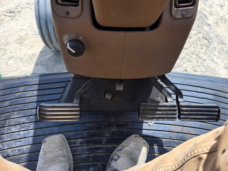 john-deere-8100-image-29