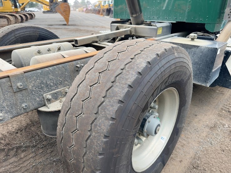 2016-kenworth-t800-image-21