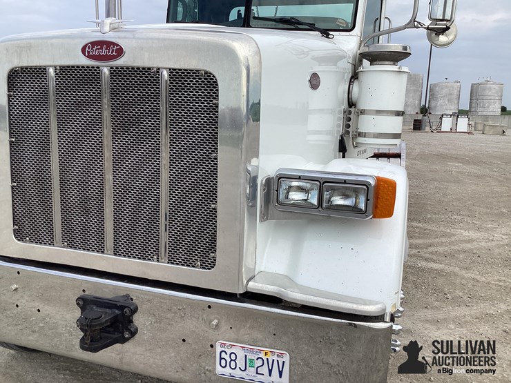 2009-peterbilt-367-image-14