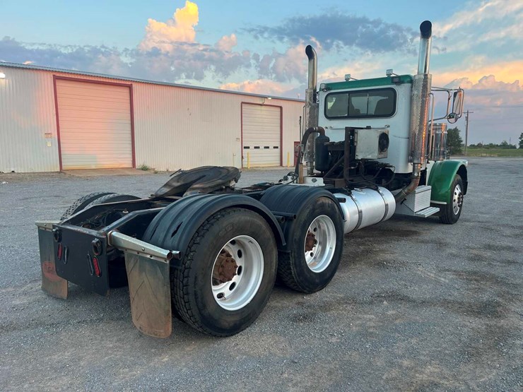 2012-peterbilt-388-image-9