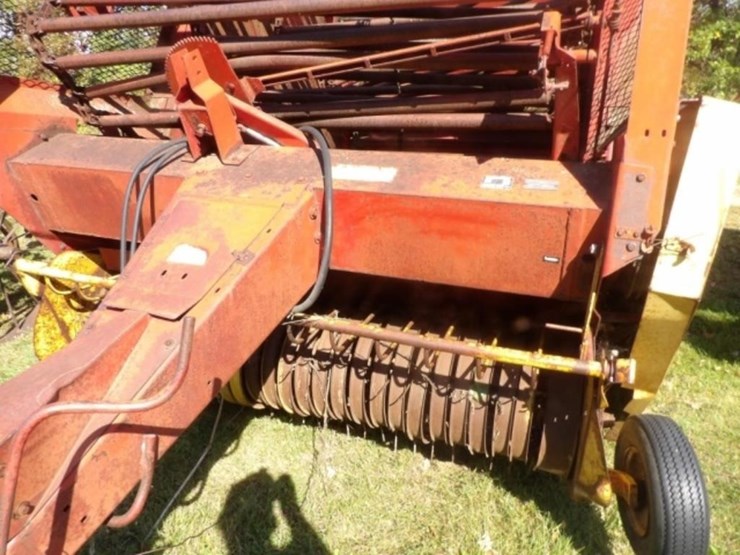 new-holland-851-image-3