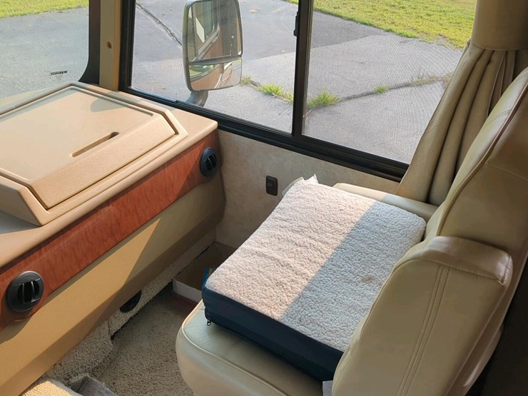 2012-winnebago-vista-class-a-motorhome,-2-slide-outs,-ford-v10-engine-image-13