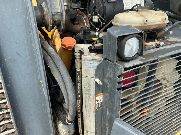 2014-deere-333e-image-49