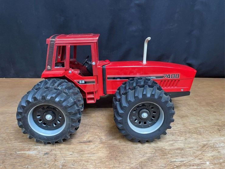 1/16-ih-7488-1984-special-edition-ertl-image-9