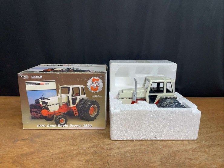 1/16-case-david-brown-2390-2008-ttt-nib-ertl-image-1