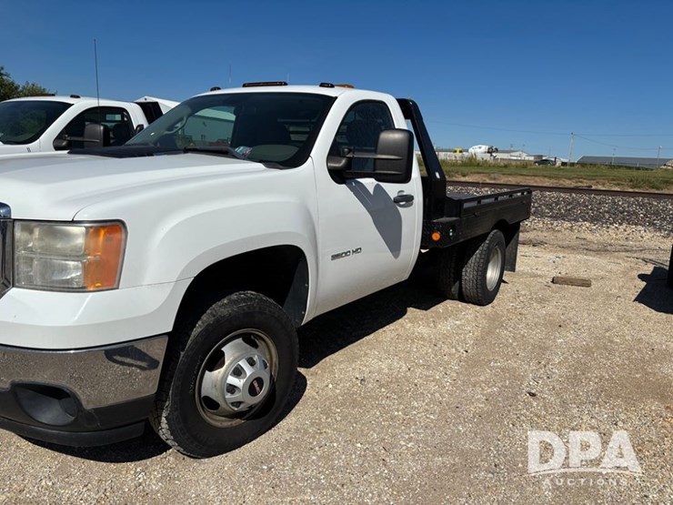 2012-gmc-3500hd-image-3