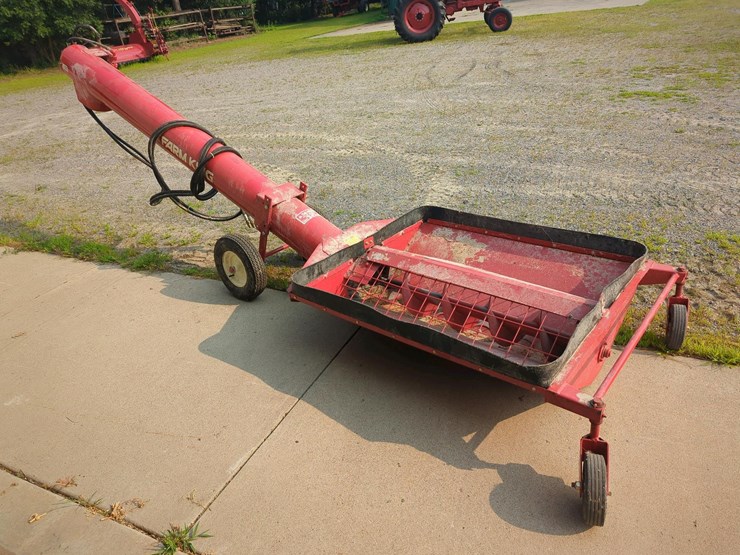 farm-king-swing-auger,-9',-4'x4'-loading-auger-image-1