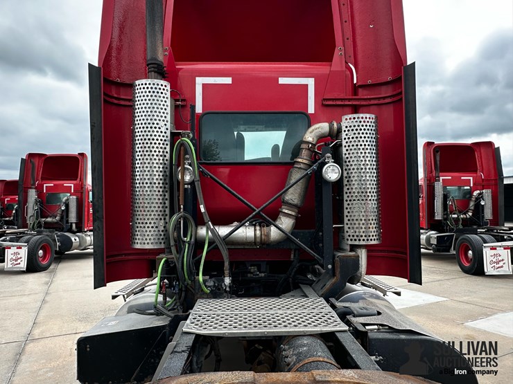 2013-kenworth-t440-image-14